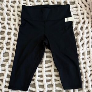 GAP GapFit Women’s Black Cropped Leggings Compression Medium